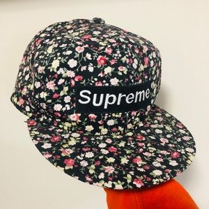 no brand - floral print square logo flat brim snapback hat